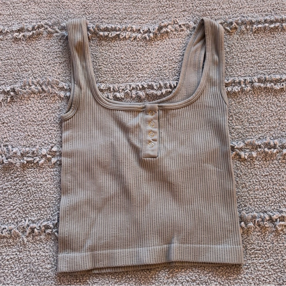Women's Gray Ribbed Button Tank Top
